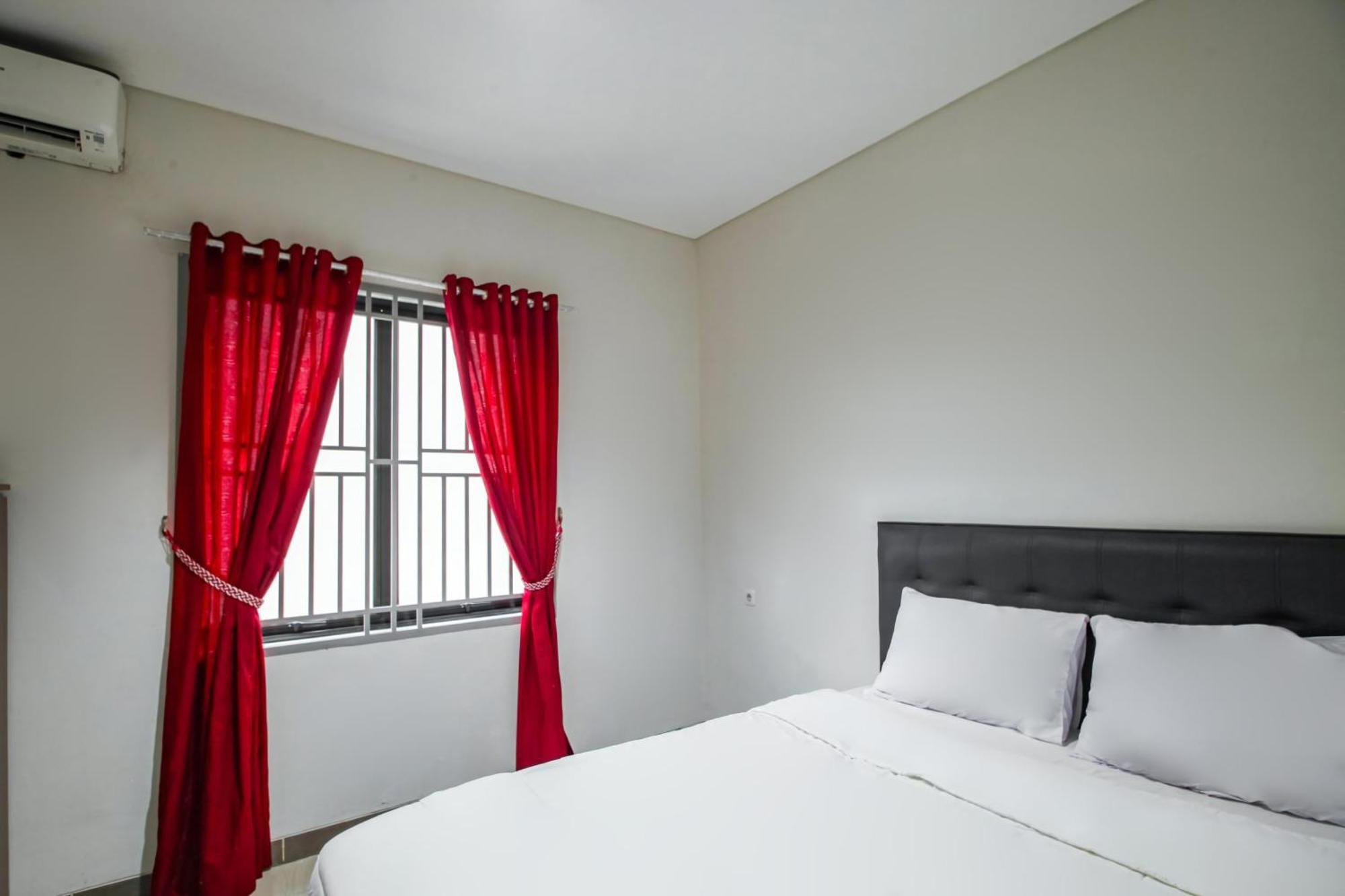 Capital O 93589 Hotel Wongso Syariah Пангкал-Пінанг Екстер'єр фото